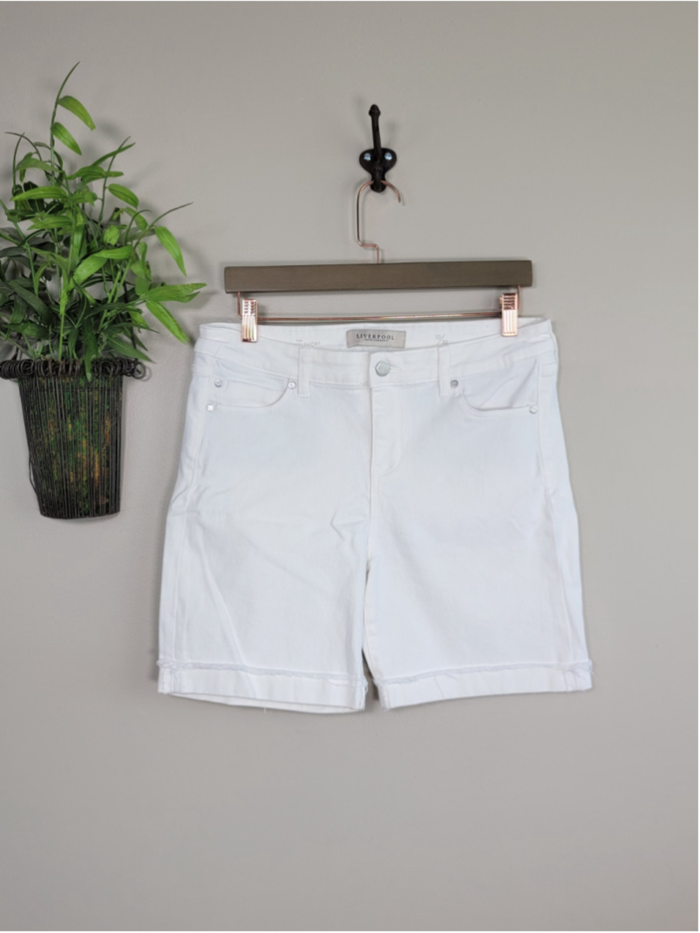 Liverpool 10 The Walking Short White Cuffed Raw Hem Bermuda Jean Shorts 30